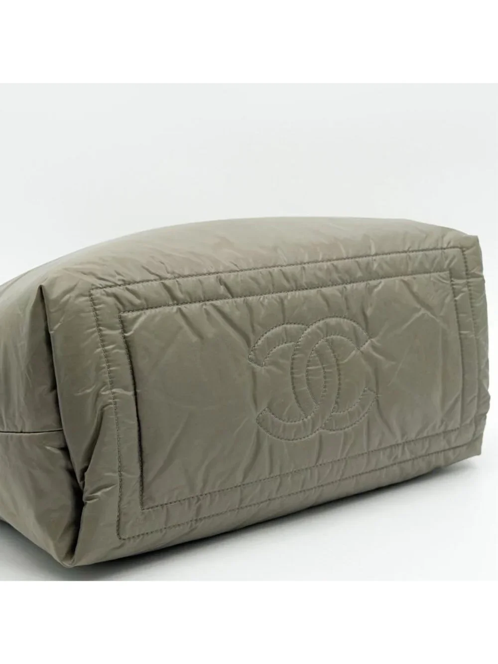 Chanel cocoon khaki width